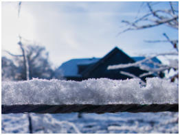 Zaun mit Schneebedeckung