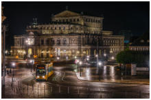 Platz 07-10-Blick auf die Semperoper-Dresden