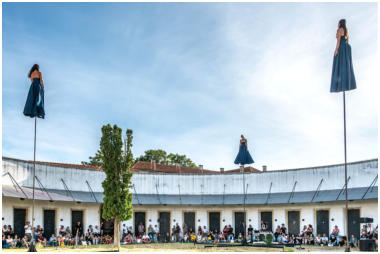 Platz 02 - 02-Weisse Treppe